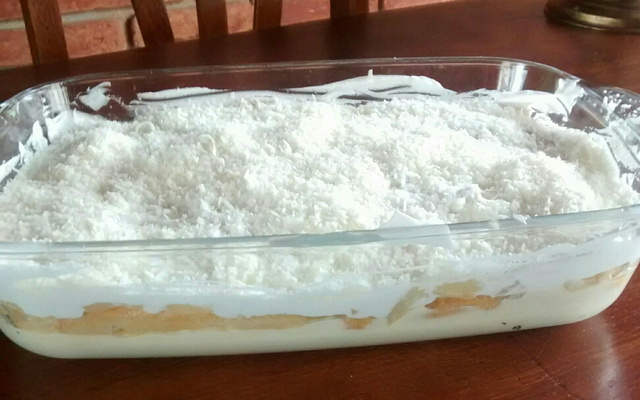 Pavê de abacaxi com marshmallow e coco fresco