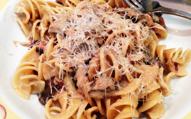 Espaguete ao molho funghi