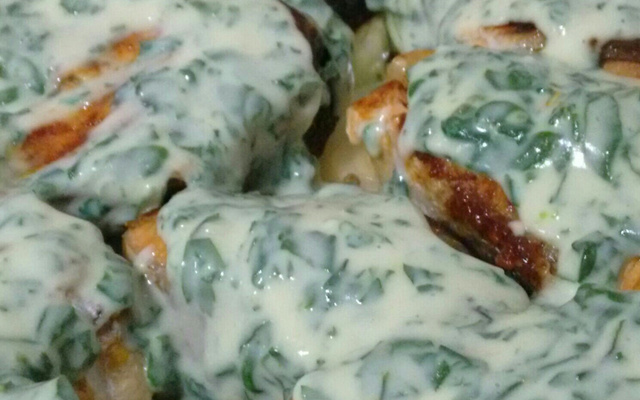 Salmão com molho de espinafre