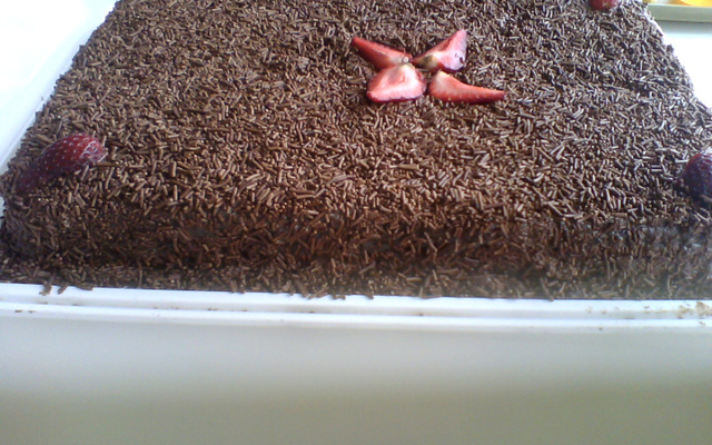 Bolo de chocolate com morango