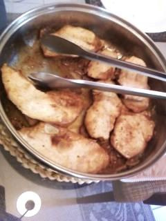 Filé de frango com molho de mostarda, vinho branco e arroz integral