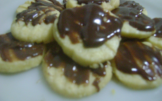 Amanteigados de coco com chocolate