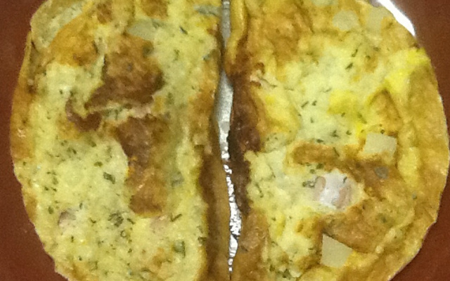 Omelete com lingüiça de frango e castanhas