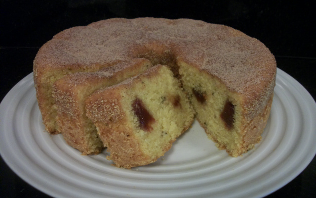 Bolo de fubá com goiabada