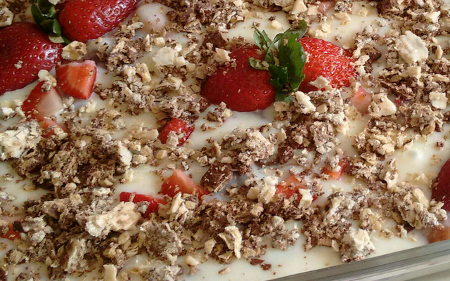 Pavê de morango com bis