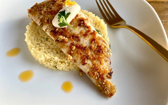 Filé de tilápia grelhada com couscous marroquino