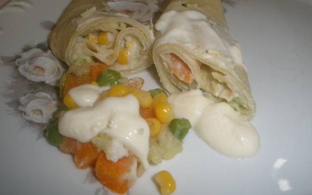 Panqueca de legumes e molho branco