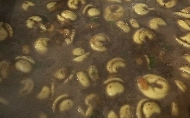 Sopa de feijão com agnoline e legumes