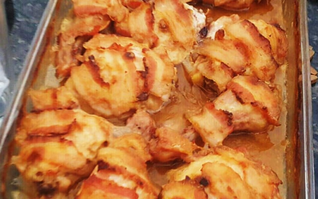 Frango na cerveja com bacon