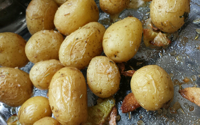 Batata bolinha ao forno