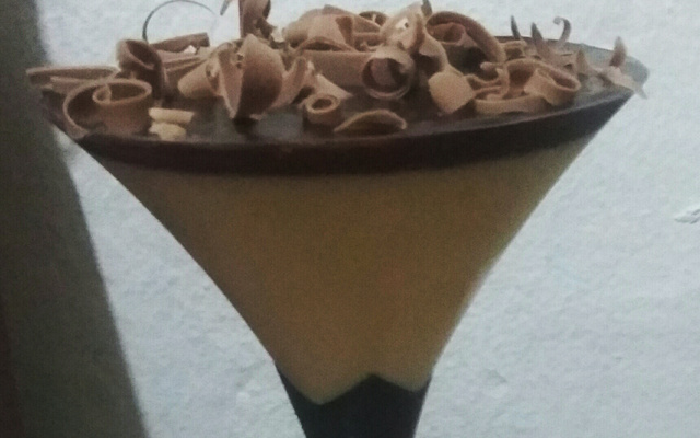 Mousse de maracujá com chocolate