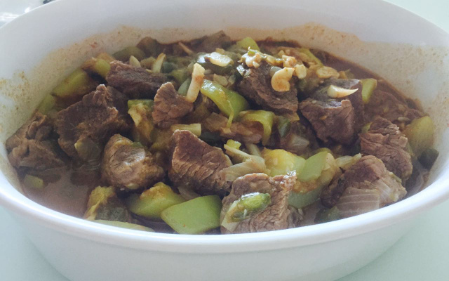 Carne rápida de panela com abobrinha e páprica