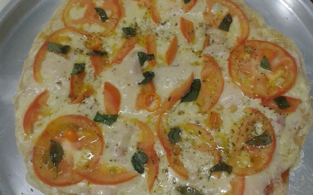 Pizza massa na máquina de pão