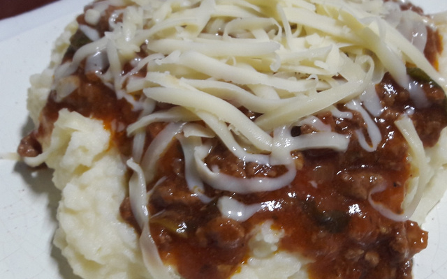 Purê de batatas com molho