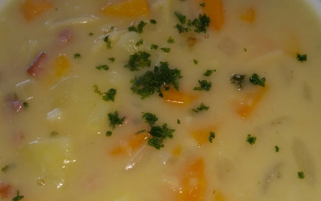 Sopa de feijão com macarrão
