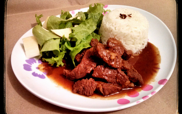 Carne ao molho de cerveja preta