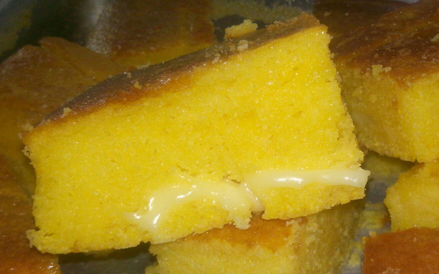 Bolo de queijo com milharina