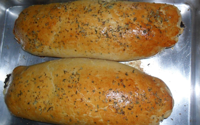 Rocambole de presunto e queijo