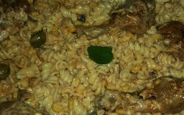 Macarrão com frango ao molho especial