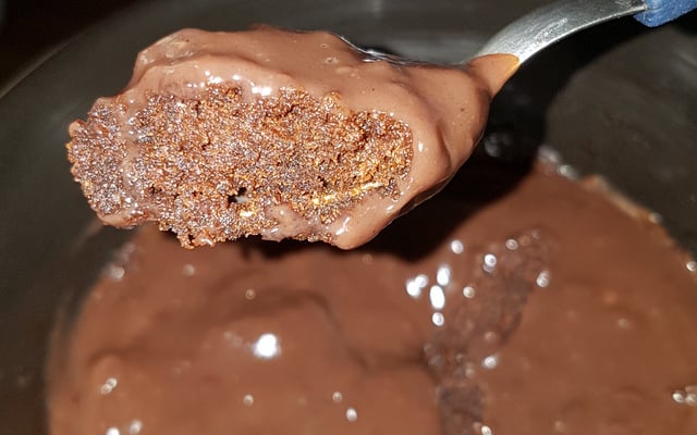 Brownie de caneca de chocolate com café 