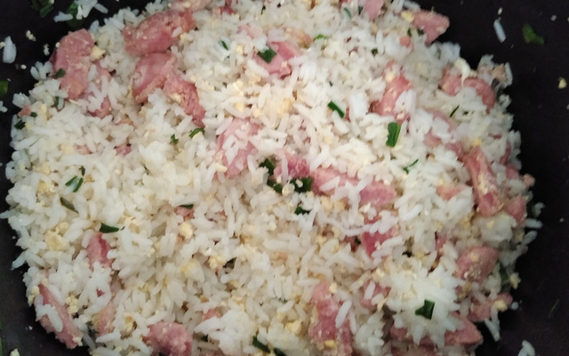 Arroz com linguiça de frango