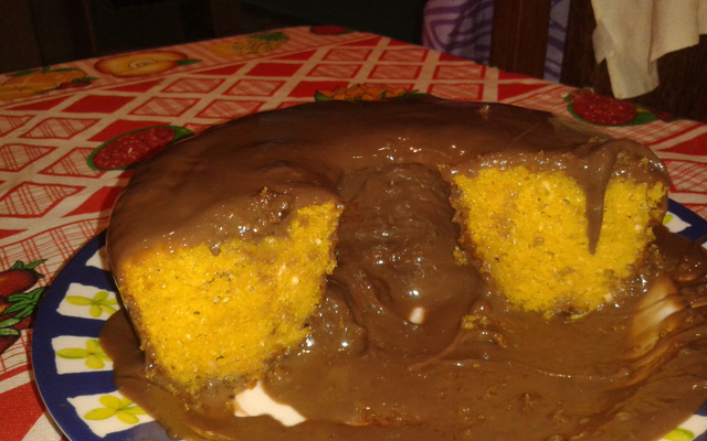 Bolo de cenoura cremoso