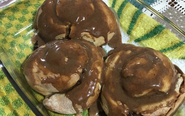 Enrolados de canela (cinnamon rolls)