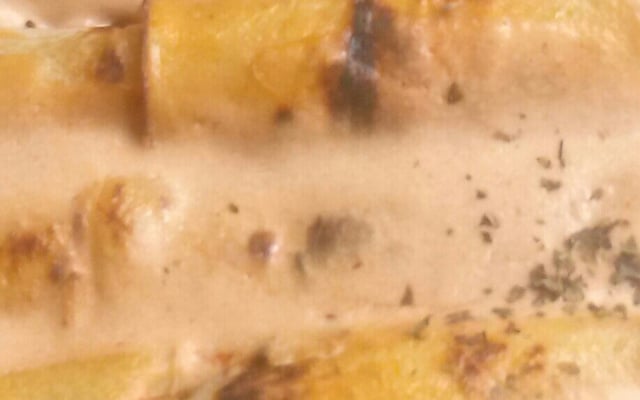 Panqueca com frango ao molho