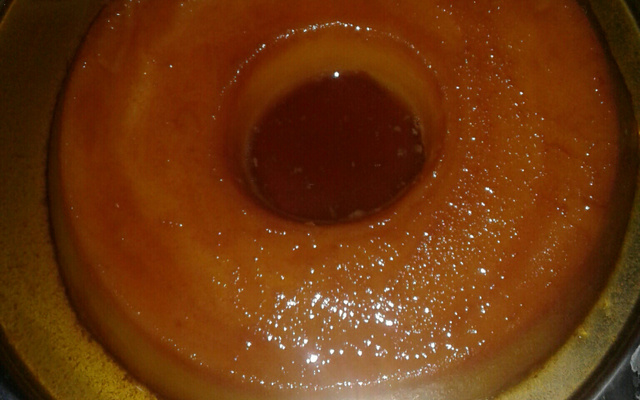 Pudim com coco ralado