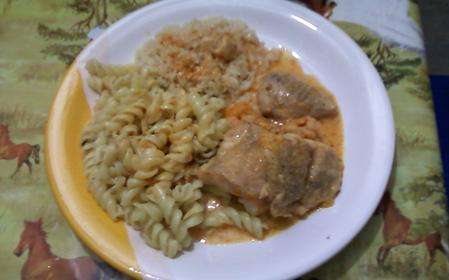 Filé de melusa no creme de camarão.