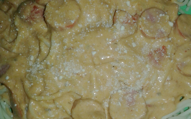 Macarrão ao molho hot dog