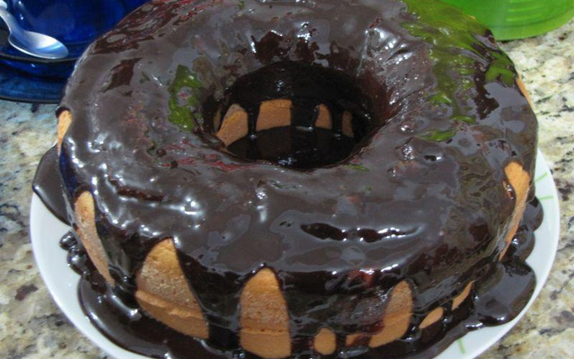 Cobertura de chocolate para bolo rápida