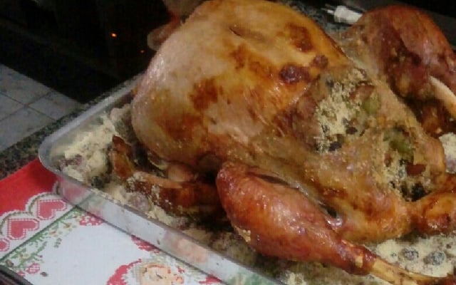 Peru recheado com farofa mista