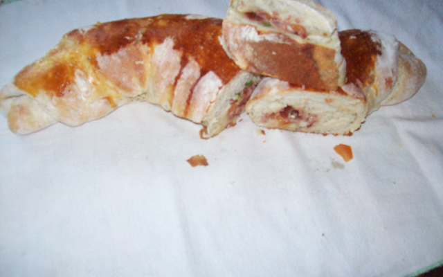 Pão recheado com lingüiça