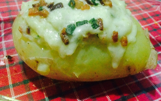 Batata recheada com bacon