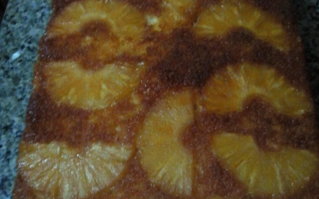 Bolo de abacaxi em calda