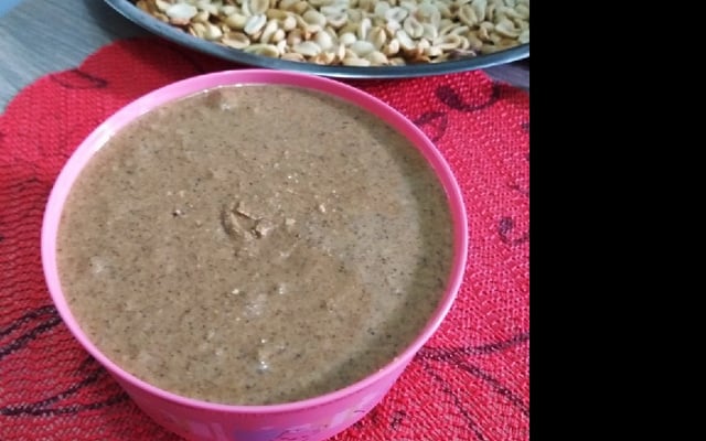 Pasta de amendoim com 2 ingredientes