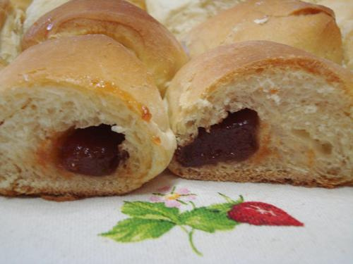 Pão recheado com goiabada