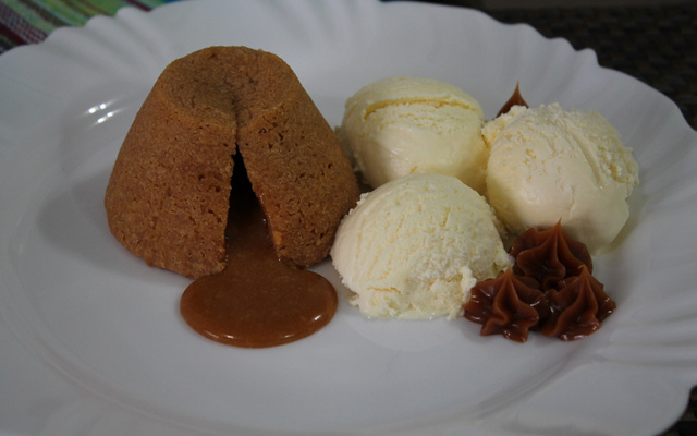 Petit Gateau de Doce de Leite