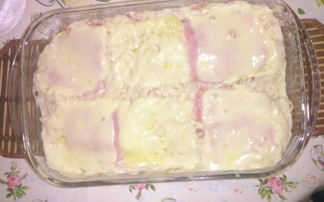 Macarrão com presunto e molho branco