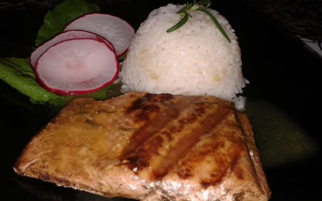 Salmão ao molho de laranja