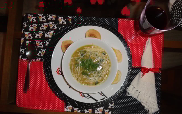 Caldo de ervilha com frango