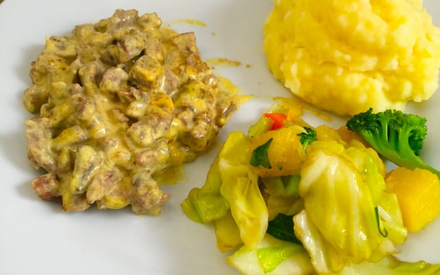 Bife ao molho de mostarda