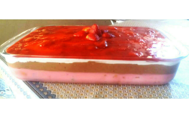 Pavê de morango com chocolate