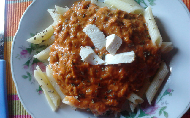 Penne ao molho com atum