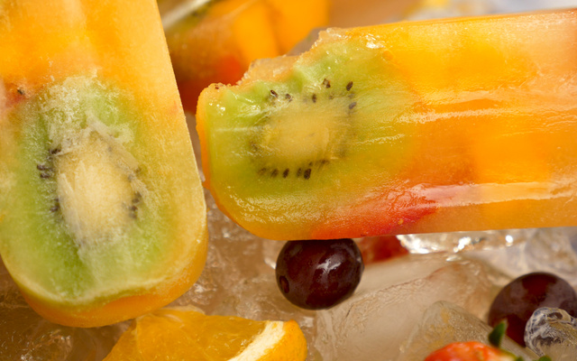 Picolé com frutas