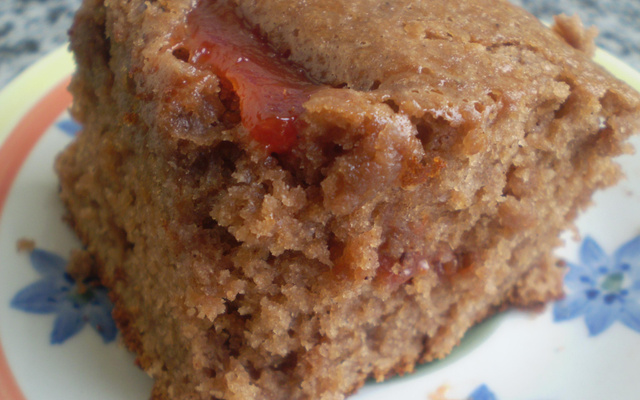 Bolo de banana e chocolate com goiabada