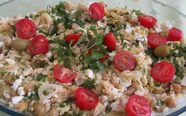 Salada de grão-de-bico com bacalhau da Veronica