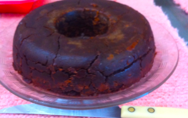 Bolo simples de chocolate com banana