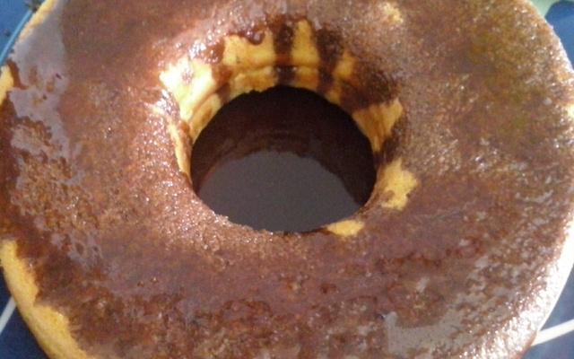 Calda de chocolate fácil para bolo